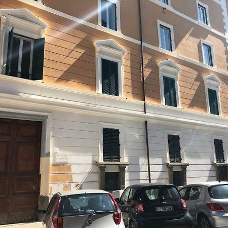 Cavour Suites Guest House ローマ エクステリア 写真