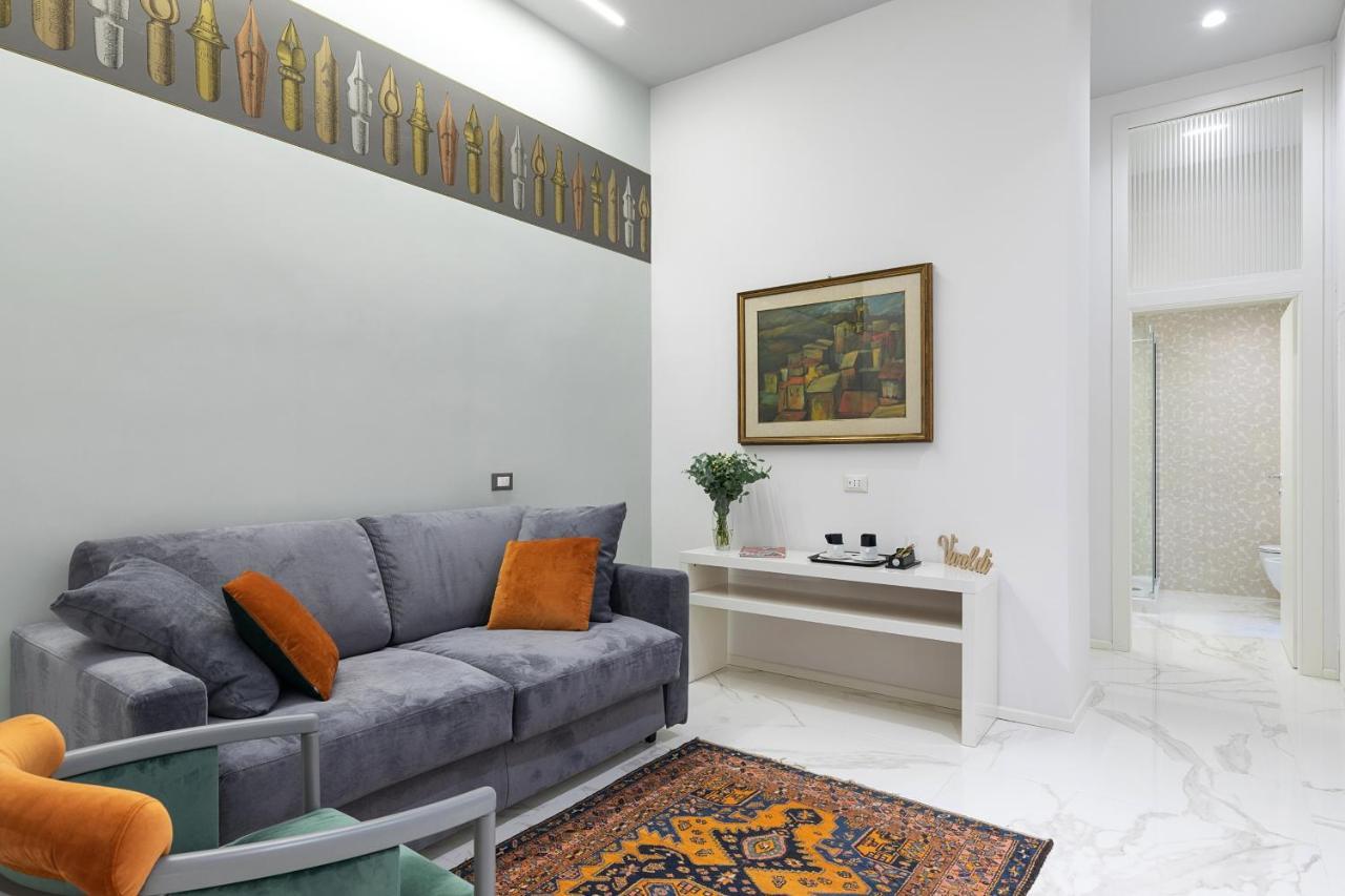 Cavour Suites Guest House ローマ エクステリア 写真