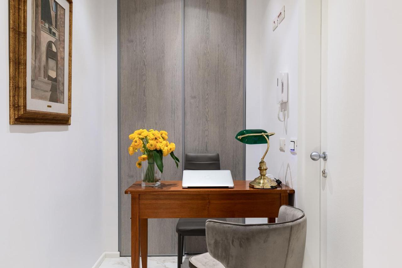 Cavour Suites Guest House ローマ エクステリア 写真