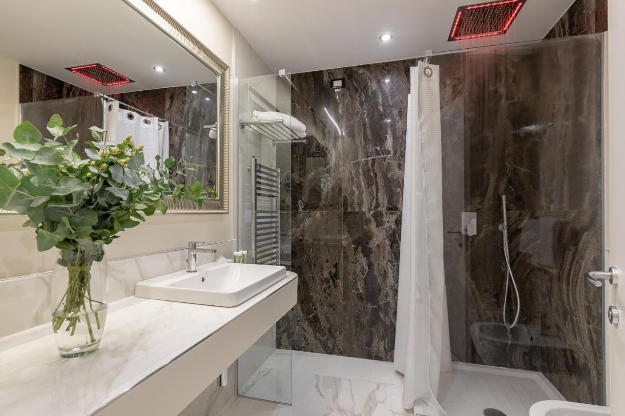 Cavour Suites Guest House ローマ エクステリア 写真