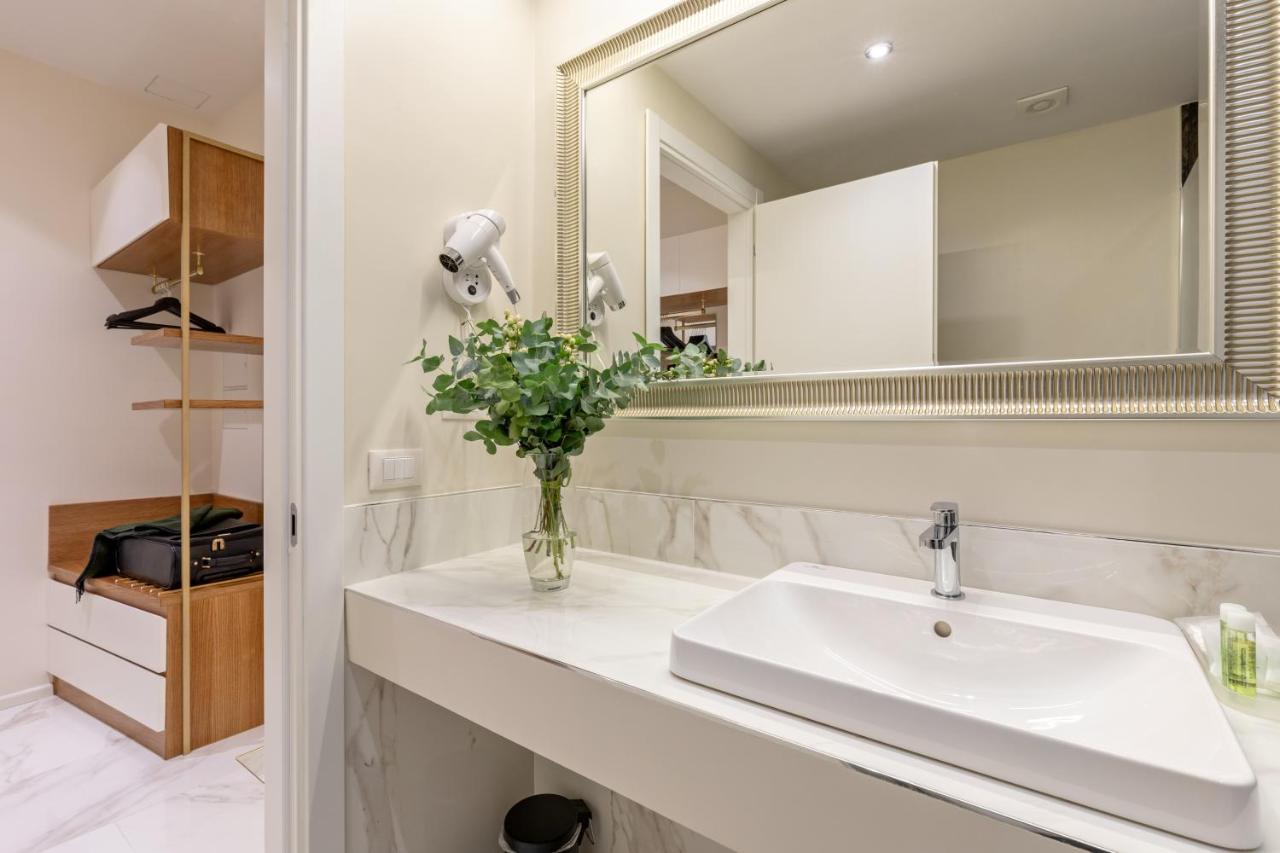 Cavour Suites Guest House ローマ エクステリア 写真