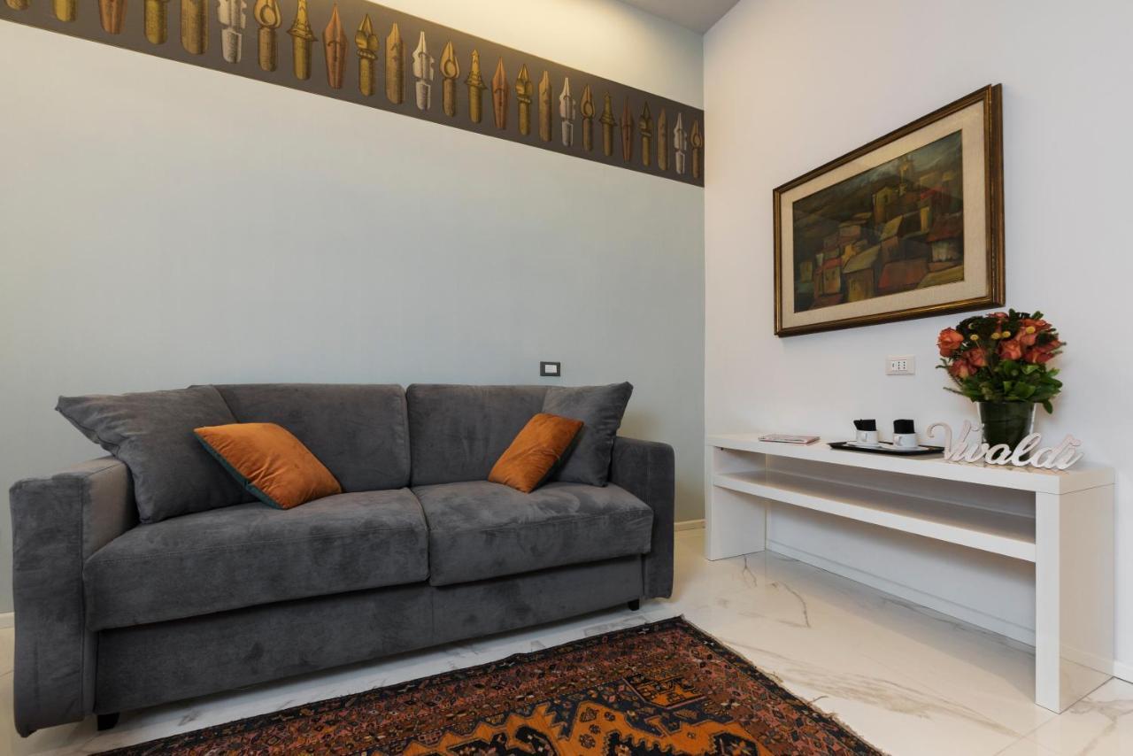 Cavour Suites Guest House ローマ エクステリア 写真
