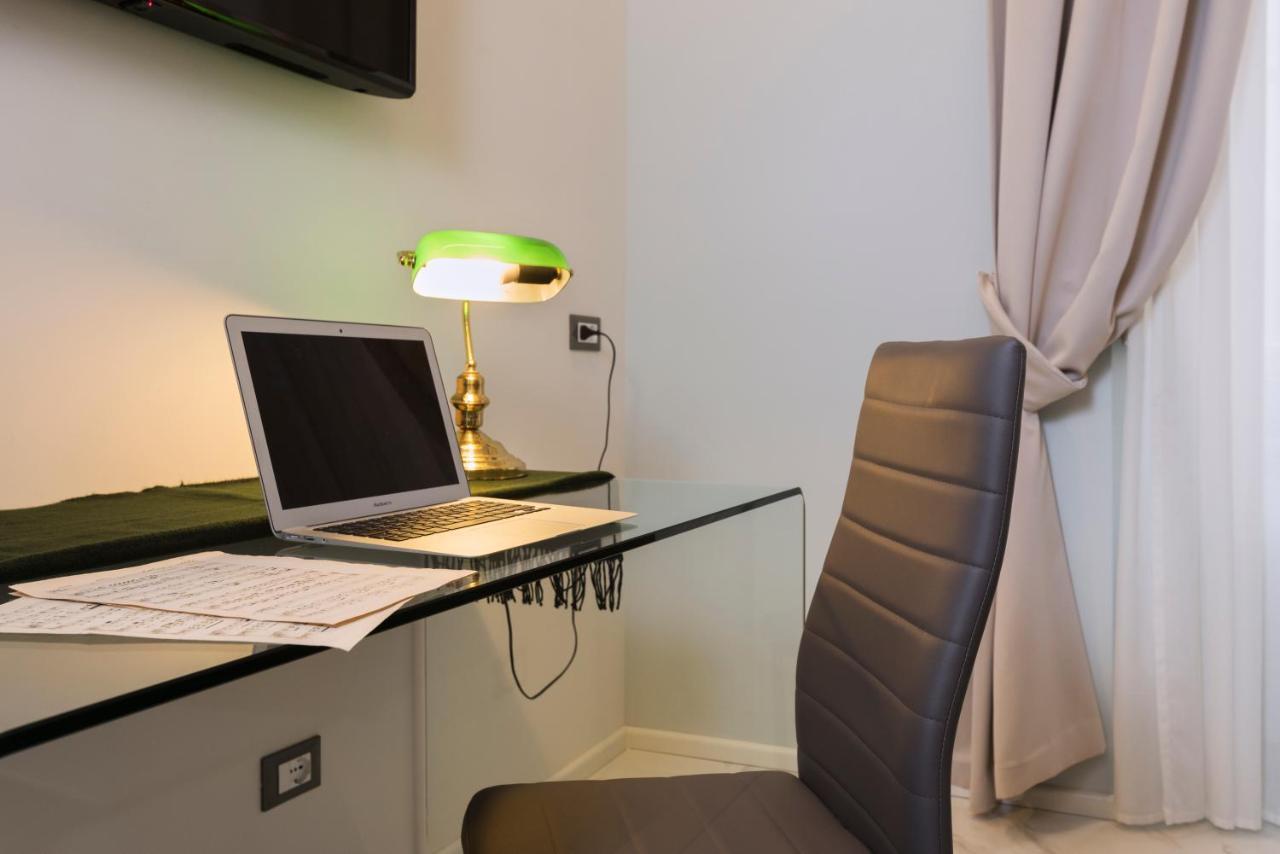 Cavour Suites Guest House ローマ エクステリア 写真