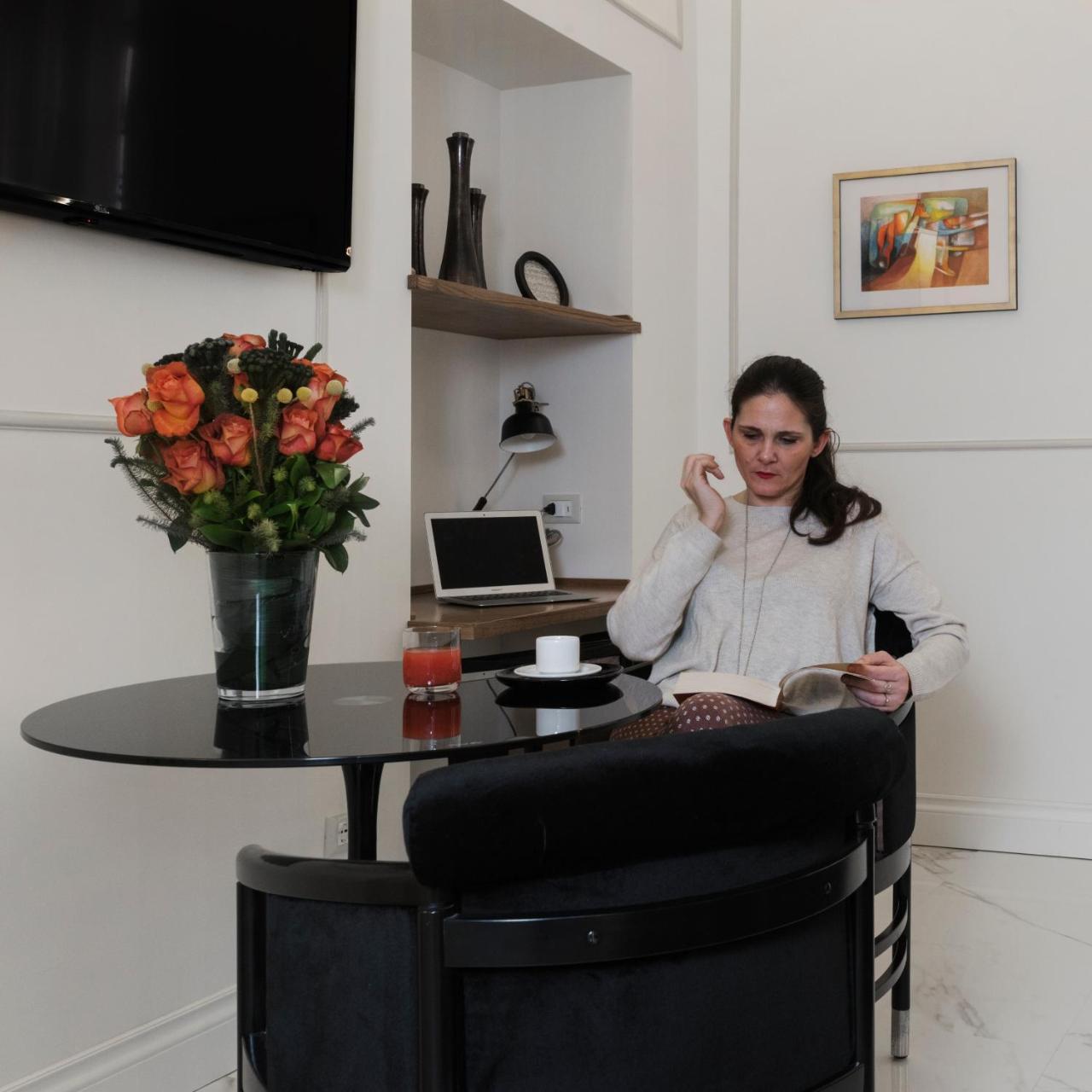 Cavour Suites Guest House ローマ エクステリア 写真