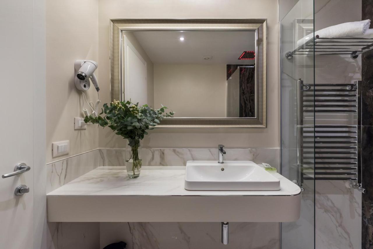 Cavour Suites Guest House ローマ エクステリア 写真