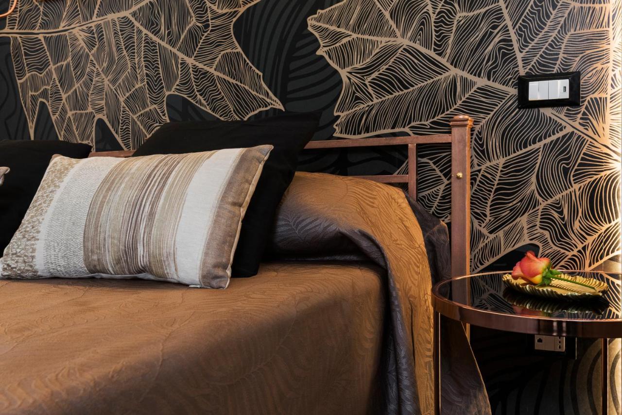 Cavour Suites Guest House ローマ エクステリア 写真