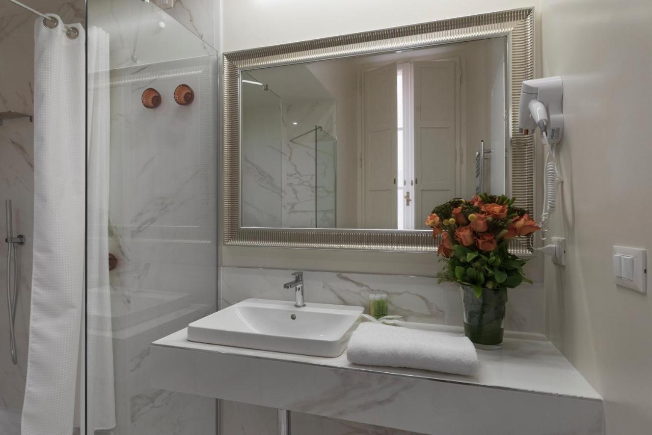 Cavour Suites Guest House ローマ エクステリア 写真