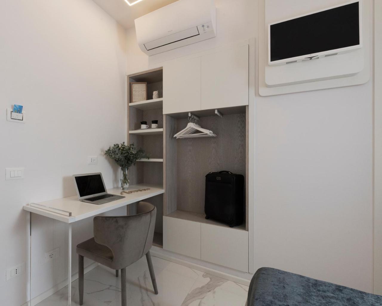 Cavour Suites Guest House ローマ エクステリア 写真